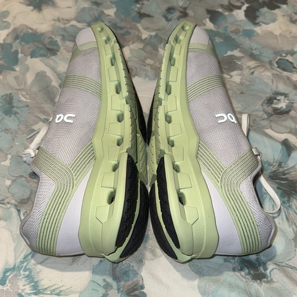 On Cloudgo Women’s Running Shoes Size 11 Like New - Picture 5 of 16